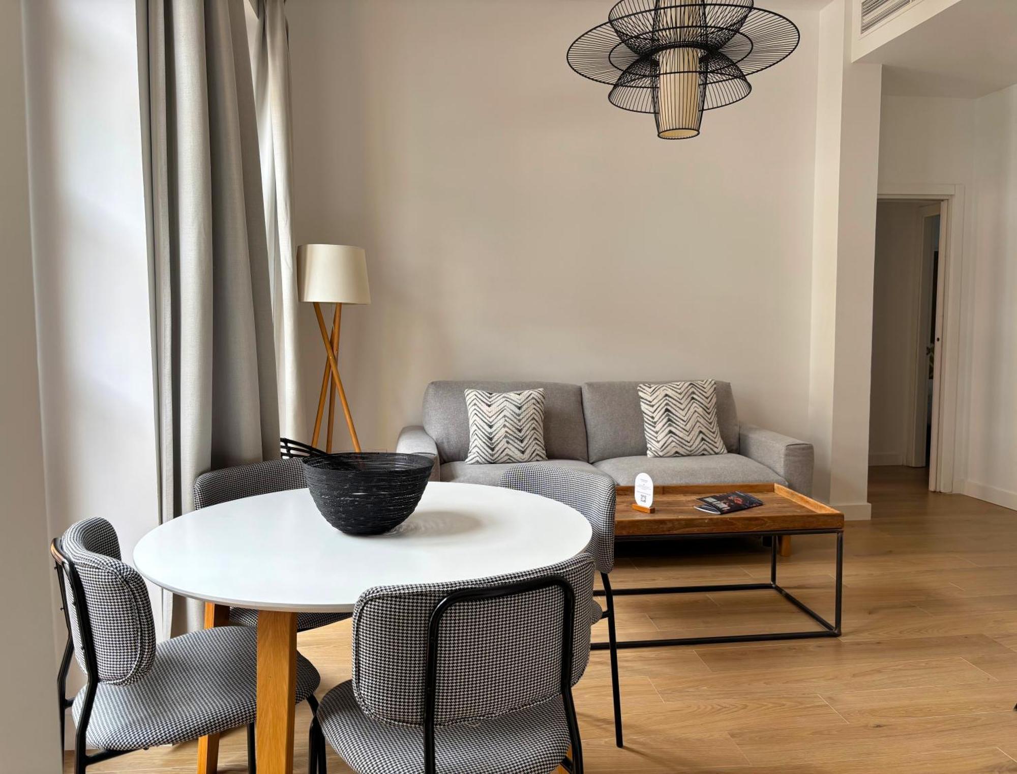 Apartamentos Core Suite Sevilla, Seville
